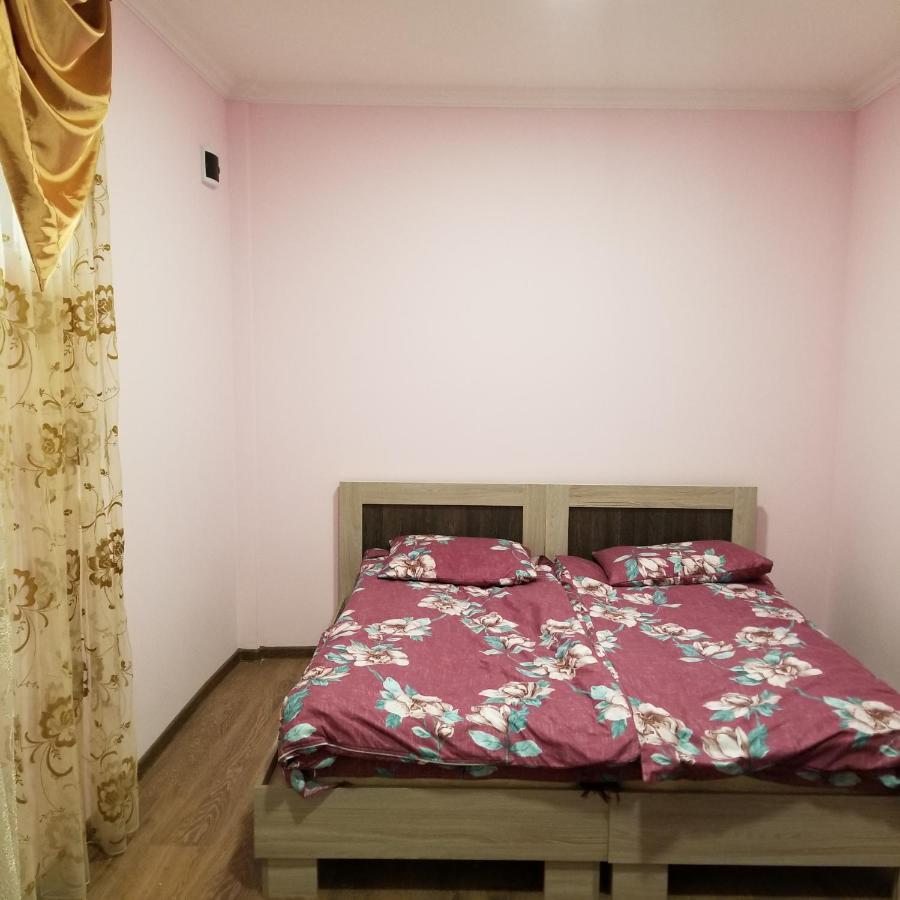 Maria Appartement Jerevan Buitenkant foto
