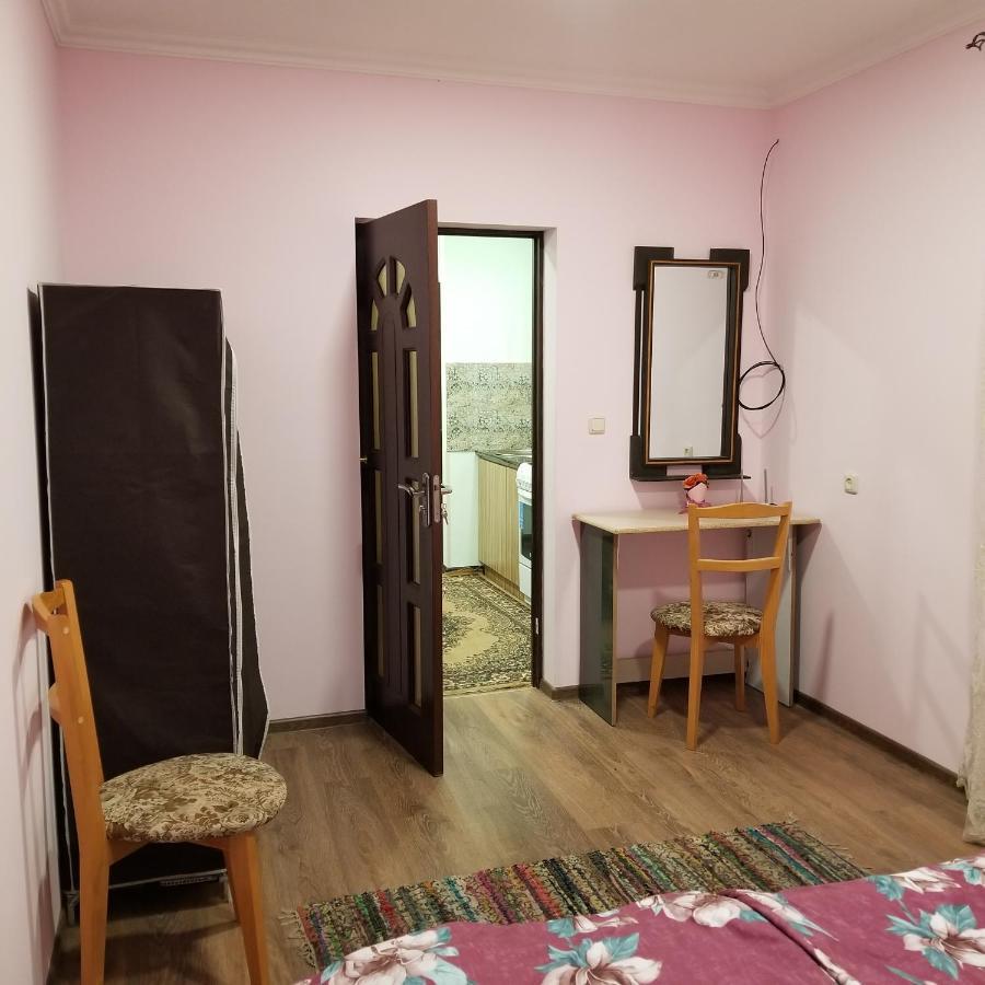 Maria Appartement Jerevan Buitenkant foto